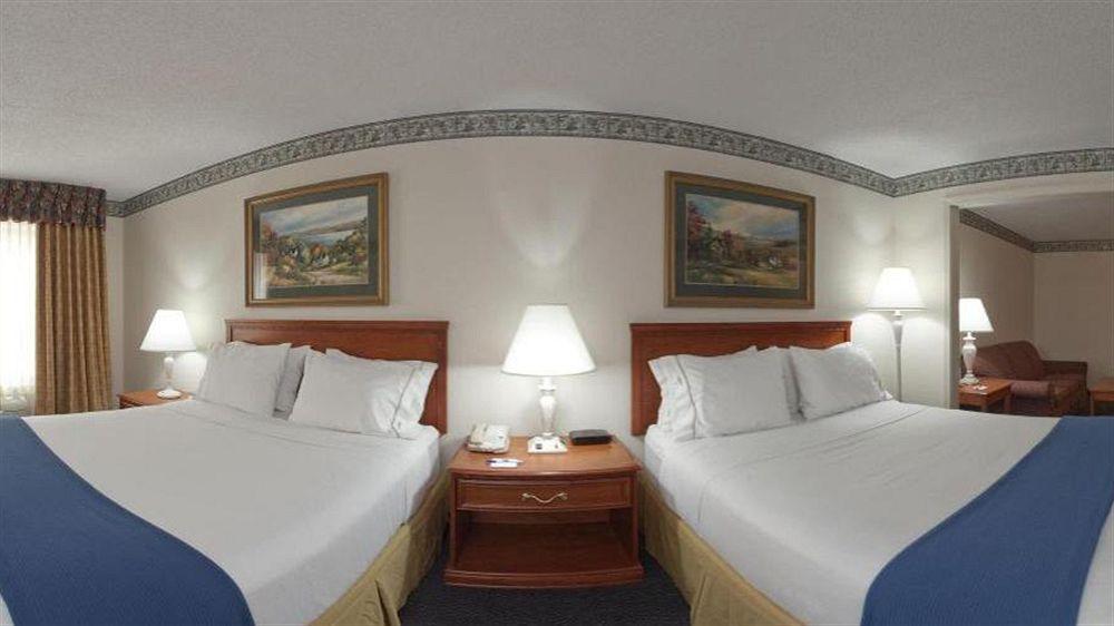 Holiday Inn Express Hotel & Suites Lancaster Esterno foto