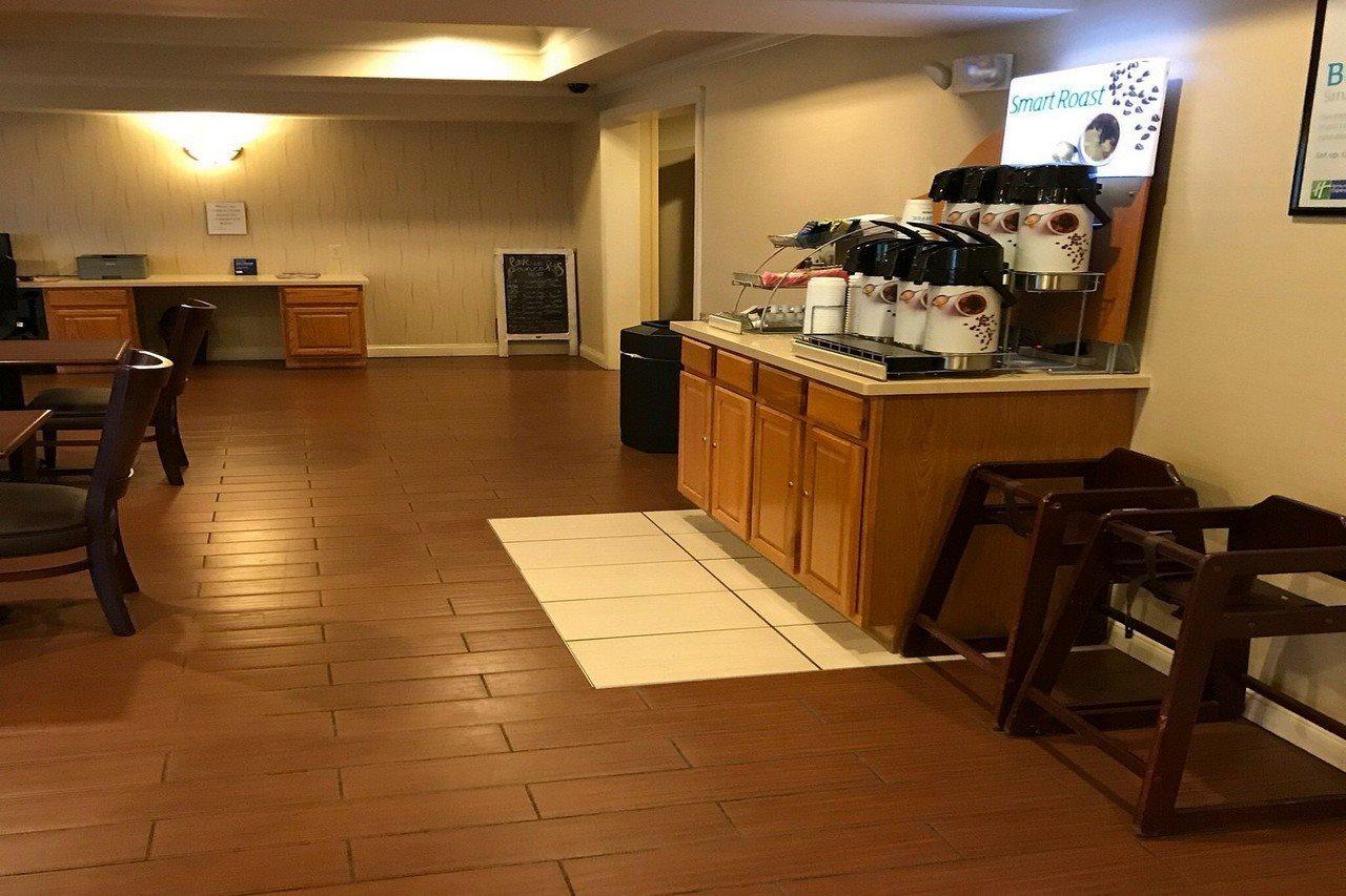 Holiday Inn Express Hotel & Suites Lancaster Esterno foto