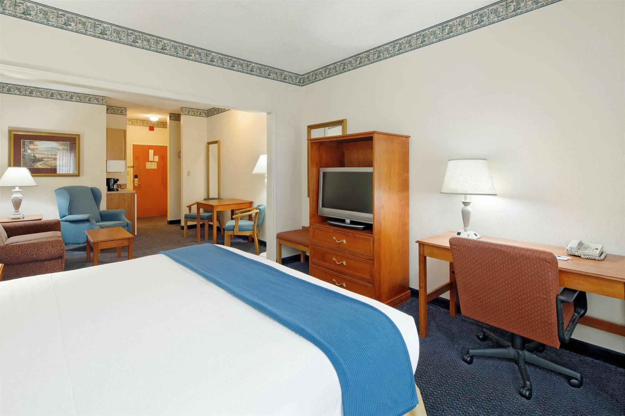Holiday Inn Express Hotel & Suites Lancaster Esterno foto